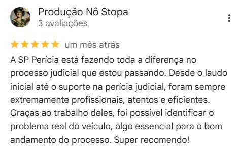 Engenheiro avaliando veículo